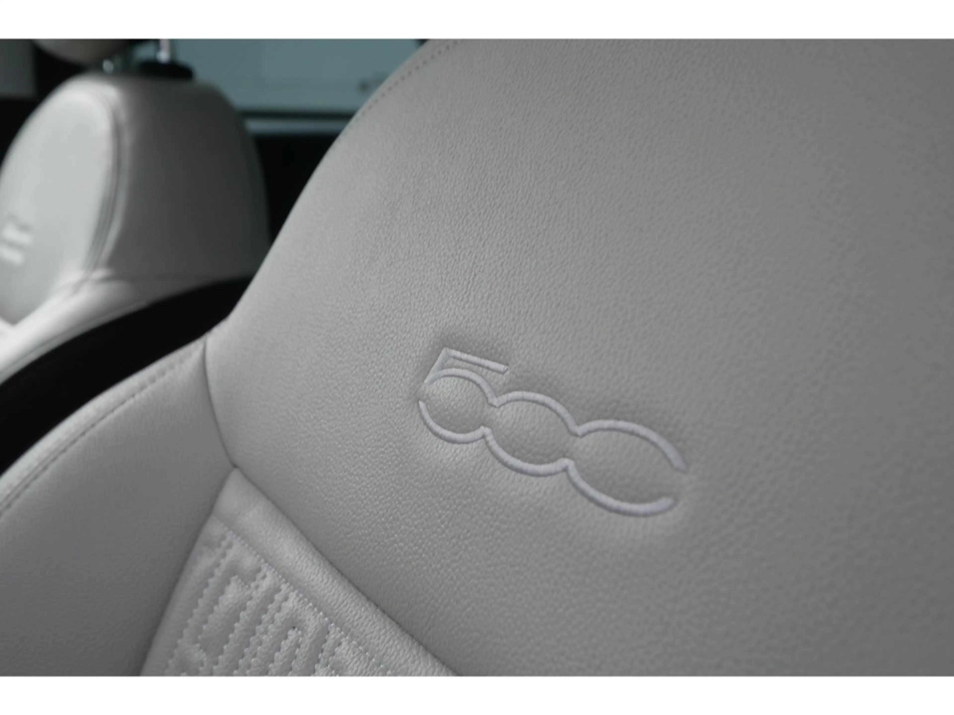 Fiat 500e BY BOCELLI AT 42 Kwh 118PS LED NAVI WINTER GLASDAC — photo 9