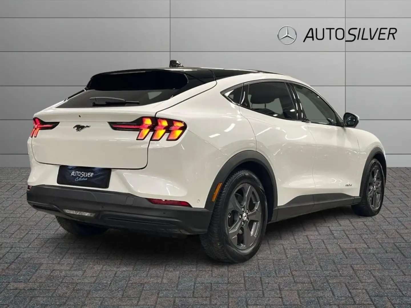 Ford Mustang Mach-E Extended Range 294 CV Bianco - 2