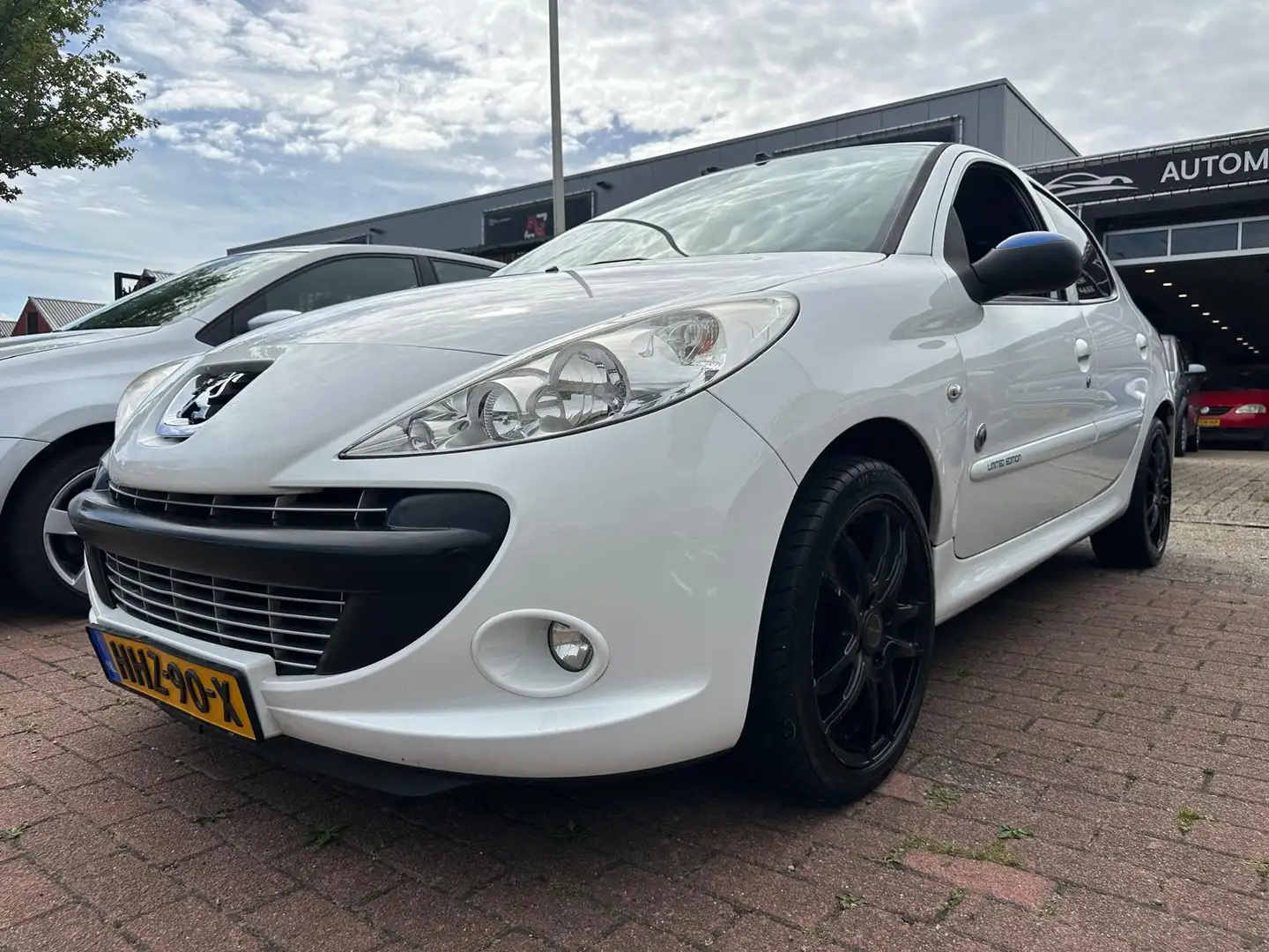 Peugeot 206 + 1.4 Urban Move LIMITED EDITION APK 7-4-26 133920 Wit - 2