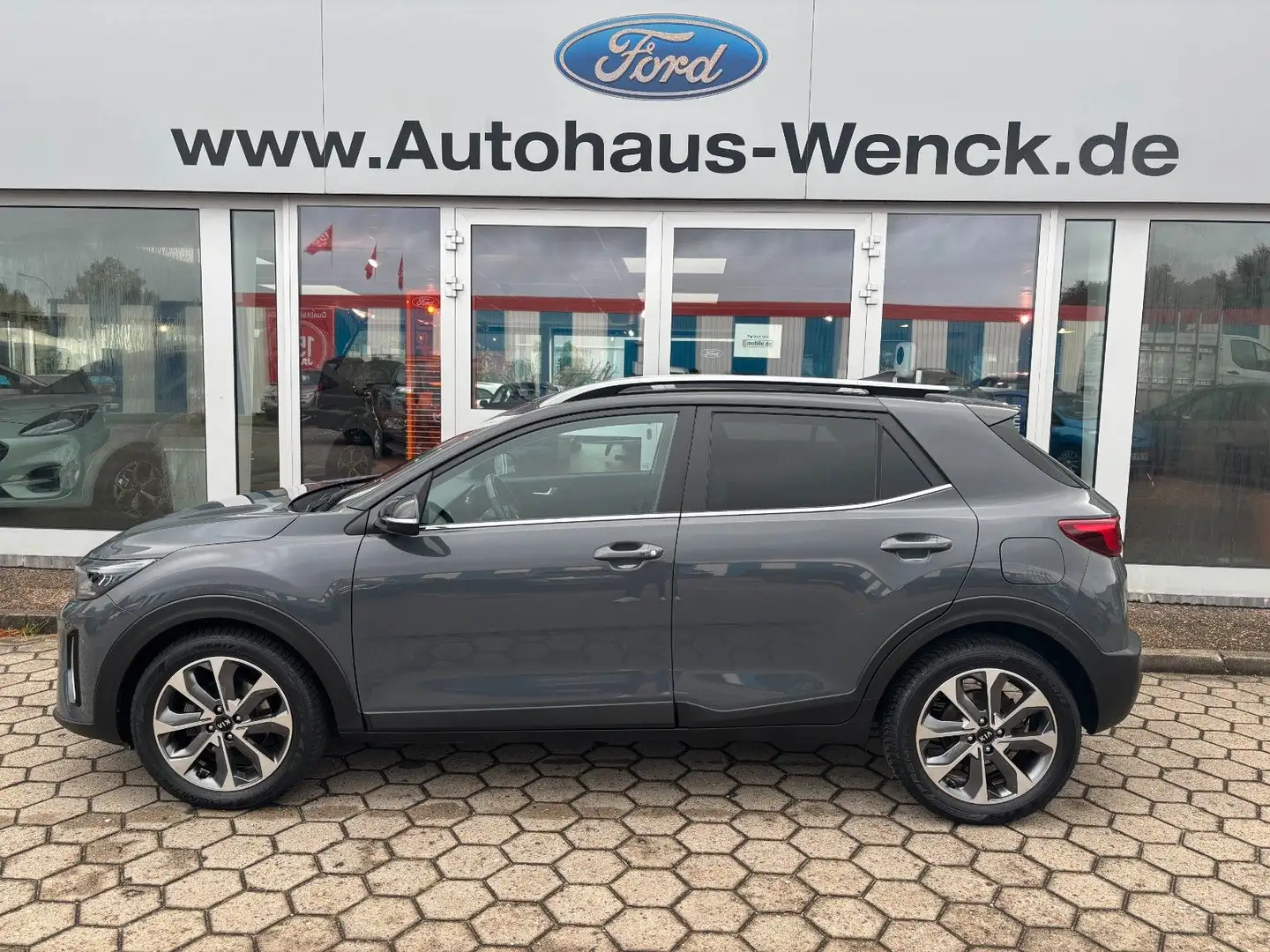 Kia Stonic Mild-Hybrid*2.HAND*AUTOMATIK*NAVI*WINTER Grijs - 1