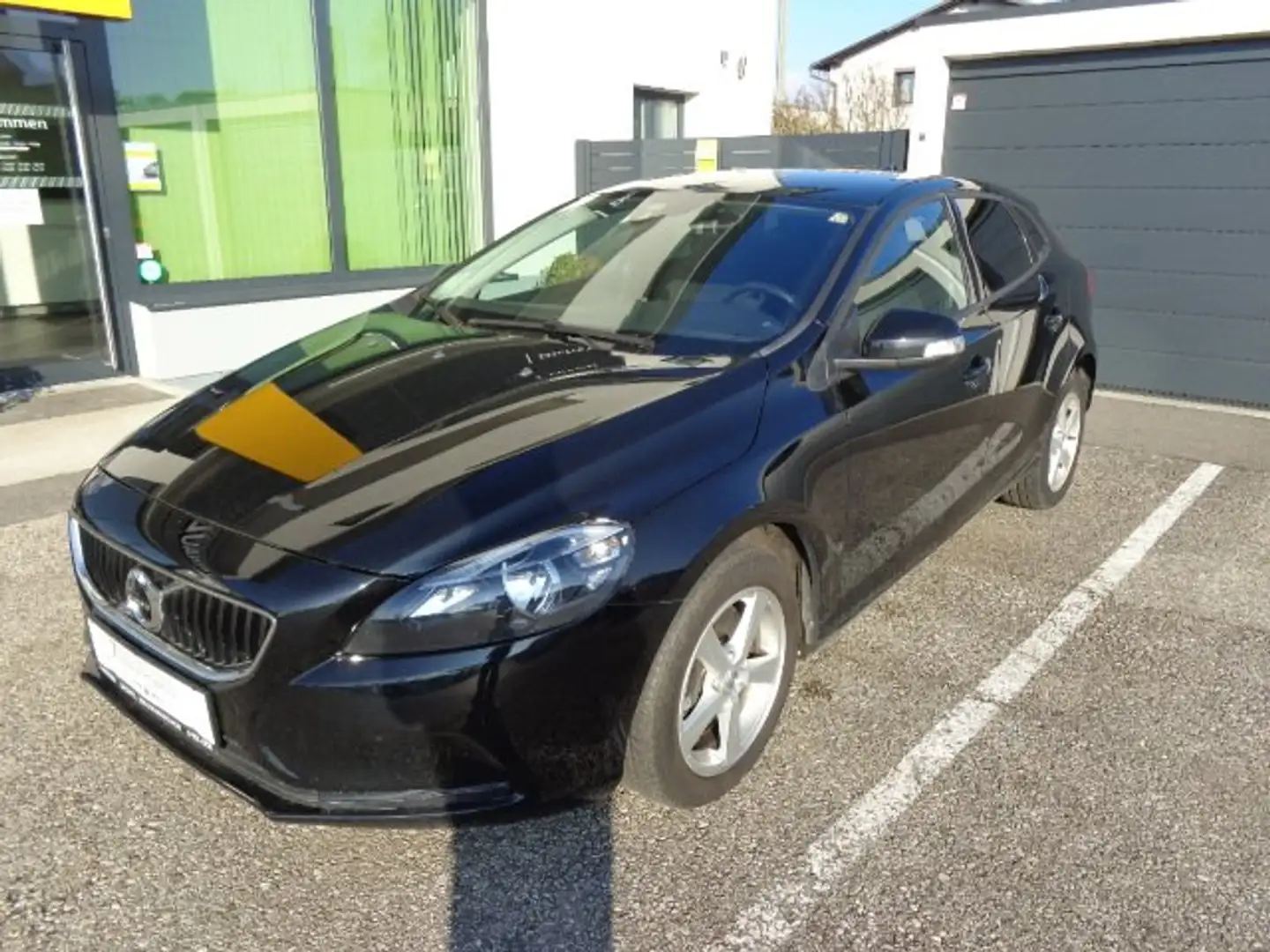 Volvo V40 D2 Kinetic Geartronic *NAVI+SITZHEIZUNG* Schwarz - 2