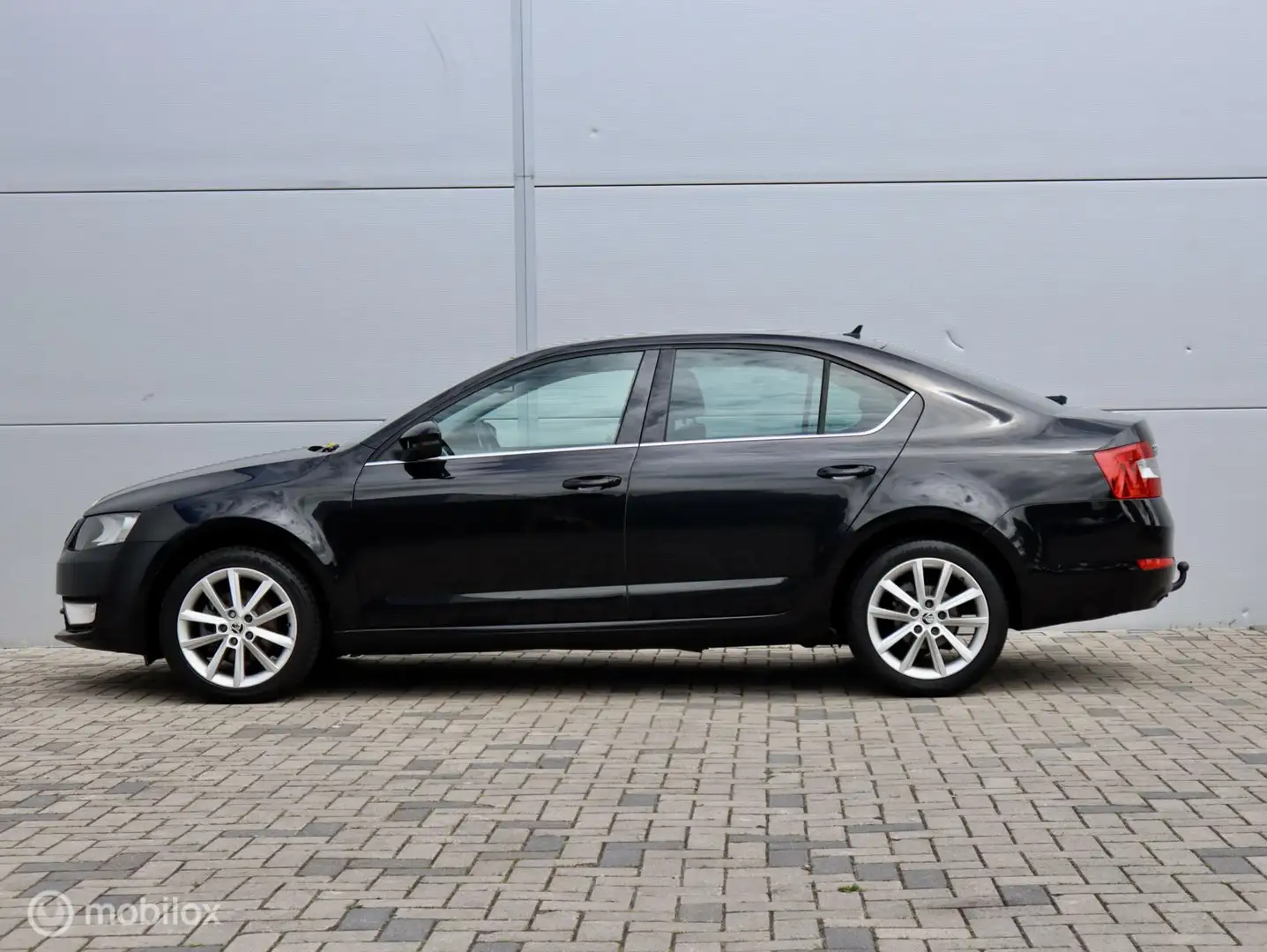 Skoda Octavia 1.2 TSI Trekhaak Clima Cruise Navi PDC Noir - 2