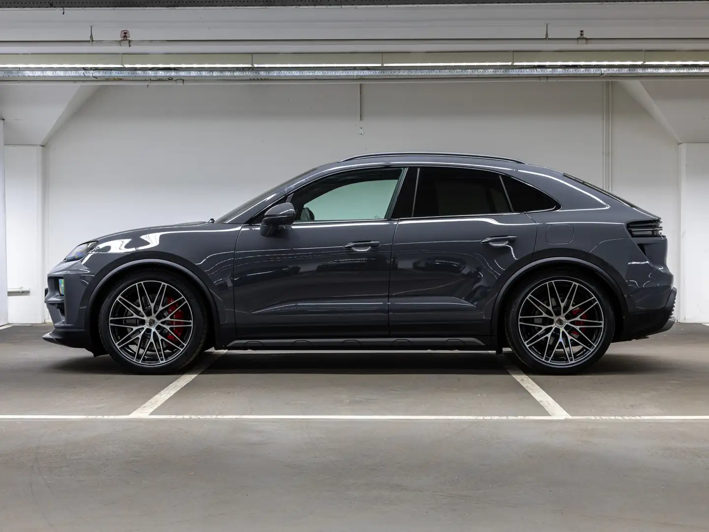 Porsche Macan Turbo Grijs - 2