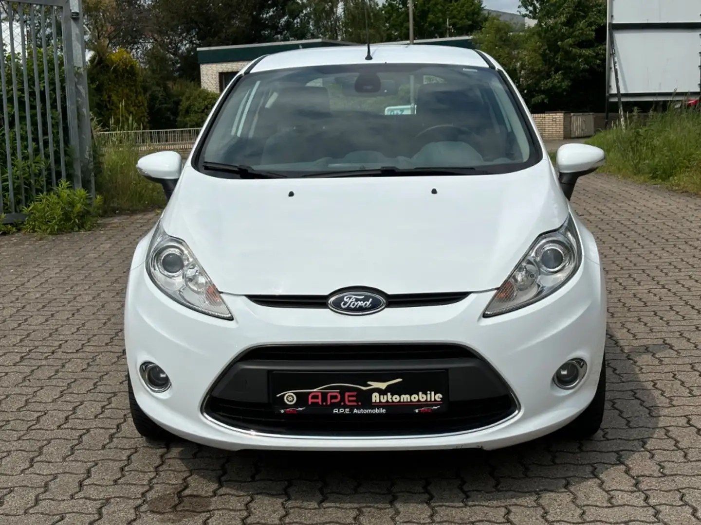 Ford Fiesta Titanium 1.25 Klimaautomatik TÜV 06.2026 Blanc - 2