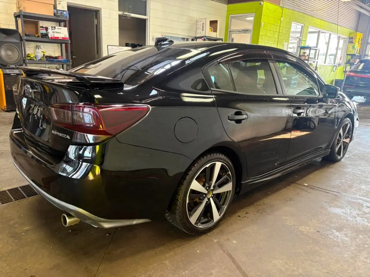 Subaru Impreza снимка Subaru Impreza