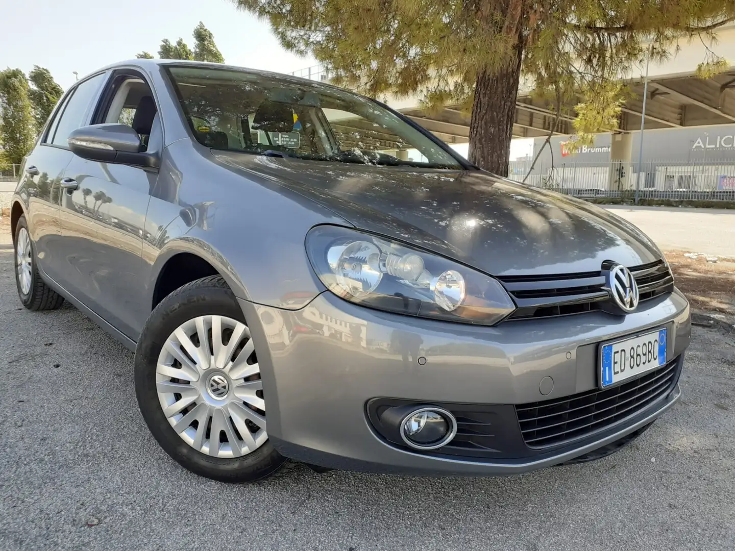 Volkswagen Golf 1.6 TDI DPF 3P TRENDLINE Grigio - 2