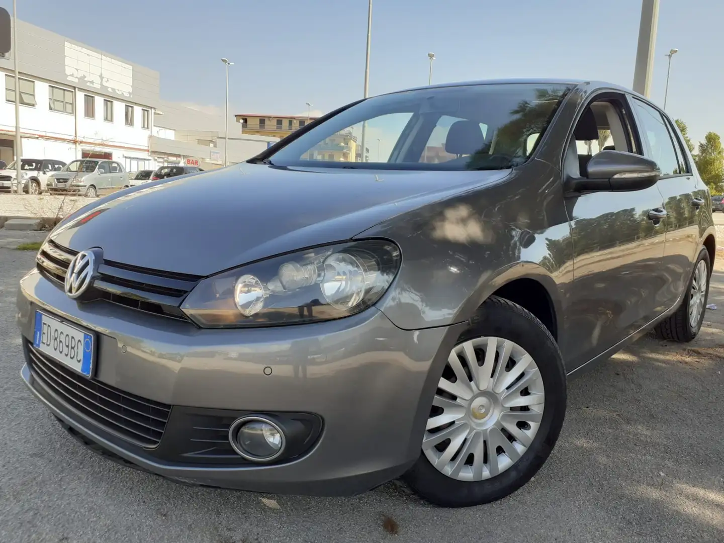 Volkswagen Golf 1.6 TDI DPF 3P TRENDLINE Grigio - 1