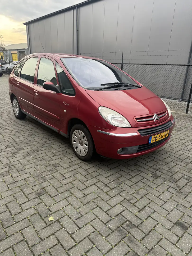 Citroen Xsara Picasso 1.8i-16V Attraction Rouge - 2