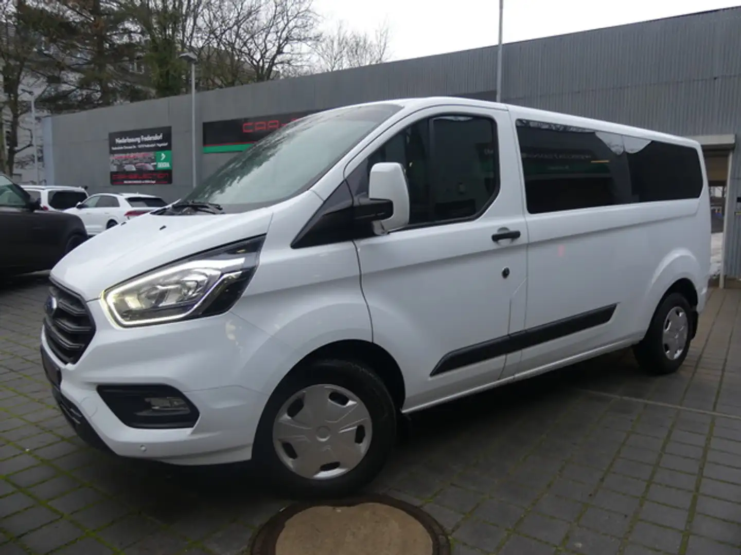 Ford Transit Custom 2.0 TDCI L2 Lang 9SITZER/AHK/NAVI Blanc - 2