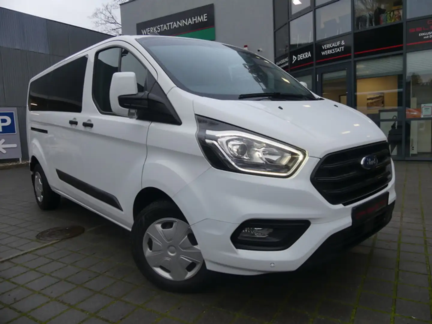Ford Transit Custom 2.0 TDCI L2 Lang 9SITZER/AHK/NAVI Blanc - 1