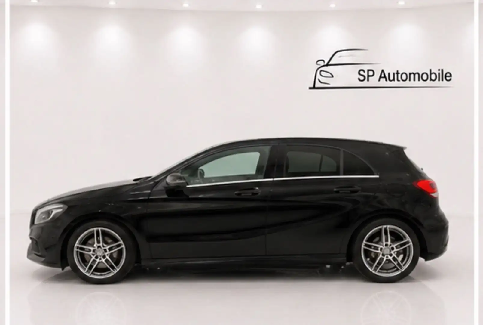 Mercedes-Benz A 160 A-Klasse A 160 AMG Line Schwarz - 2