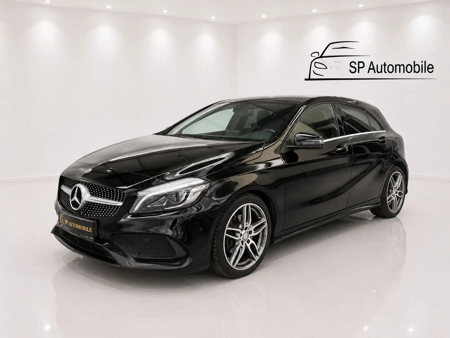 Mercedes-Benz A 160 A-Klasse A 160 AMG Line Schwarz - 1