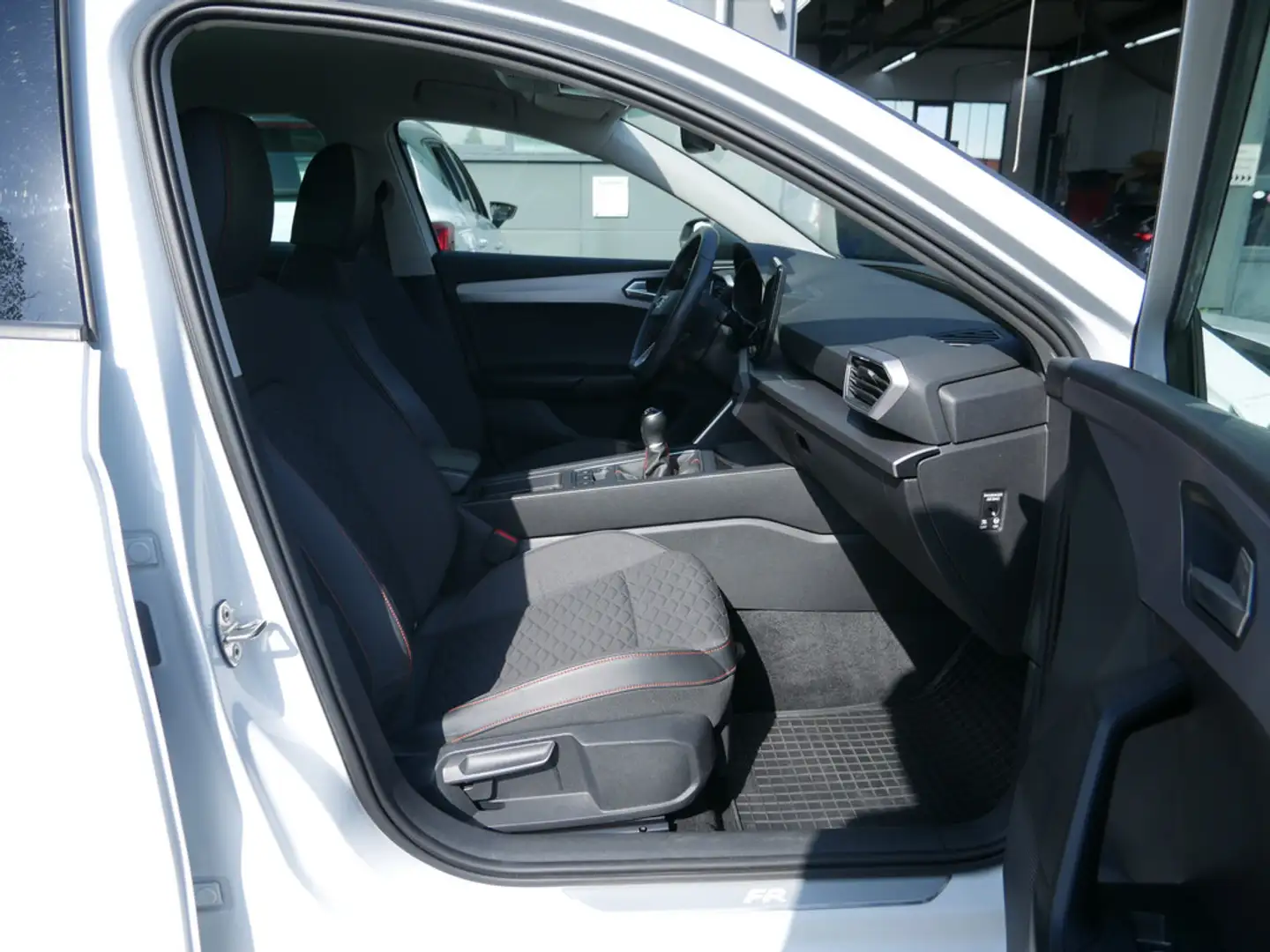 SEAT Leon 1.5 TSI FR KEYLESS PDC SHZ NAVI ACC LED Weiß - 2