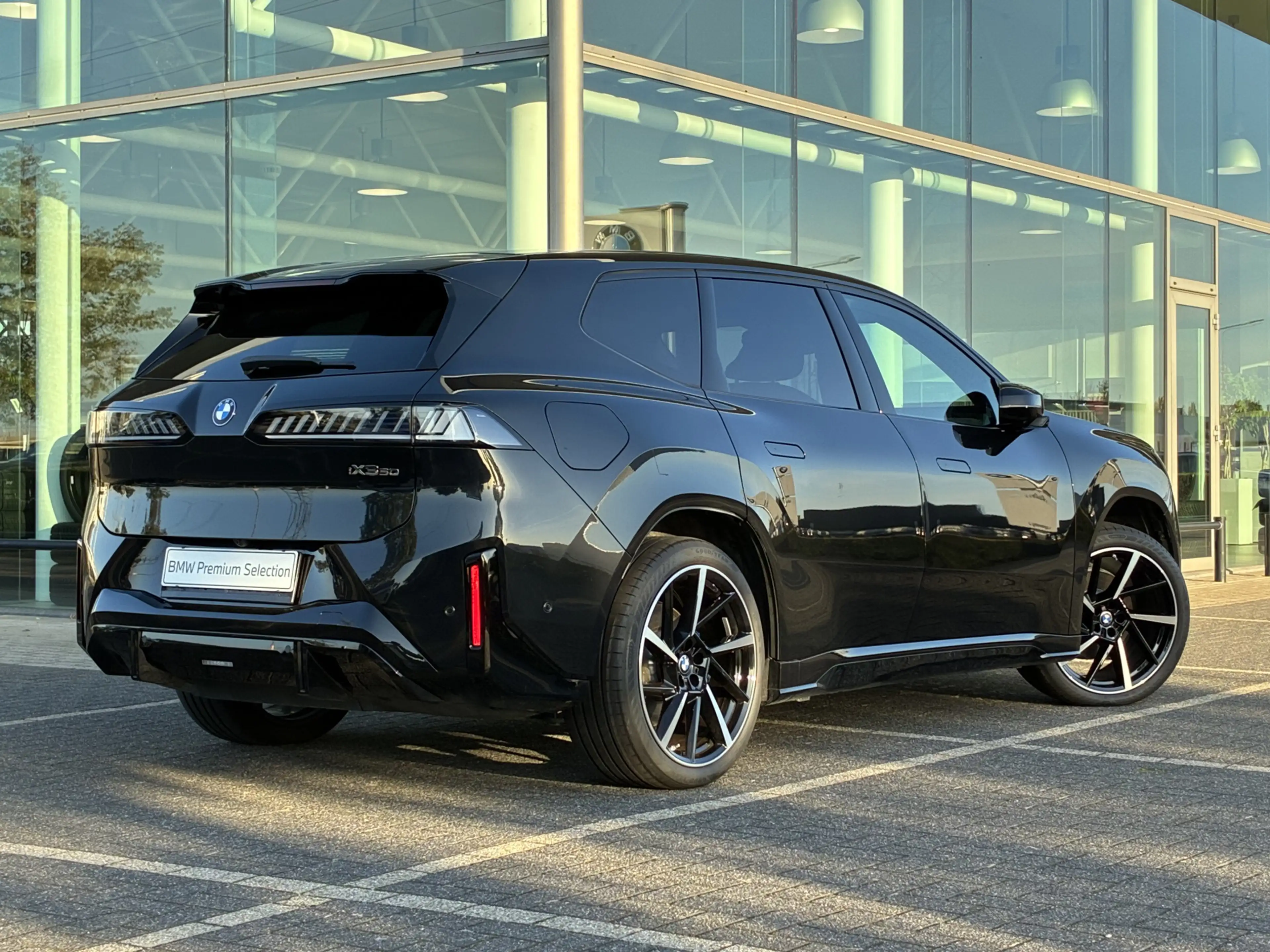 BMW iX3 50 xDrive M Sport / Panoramadak / Trekhaak / 3D He — photo 2