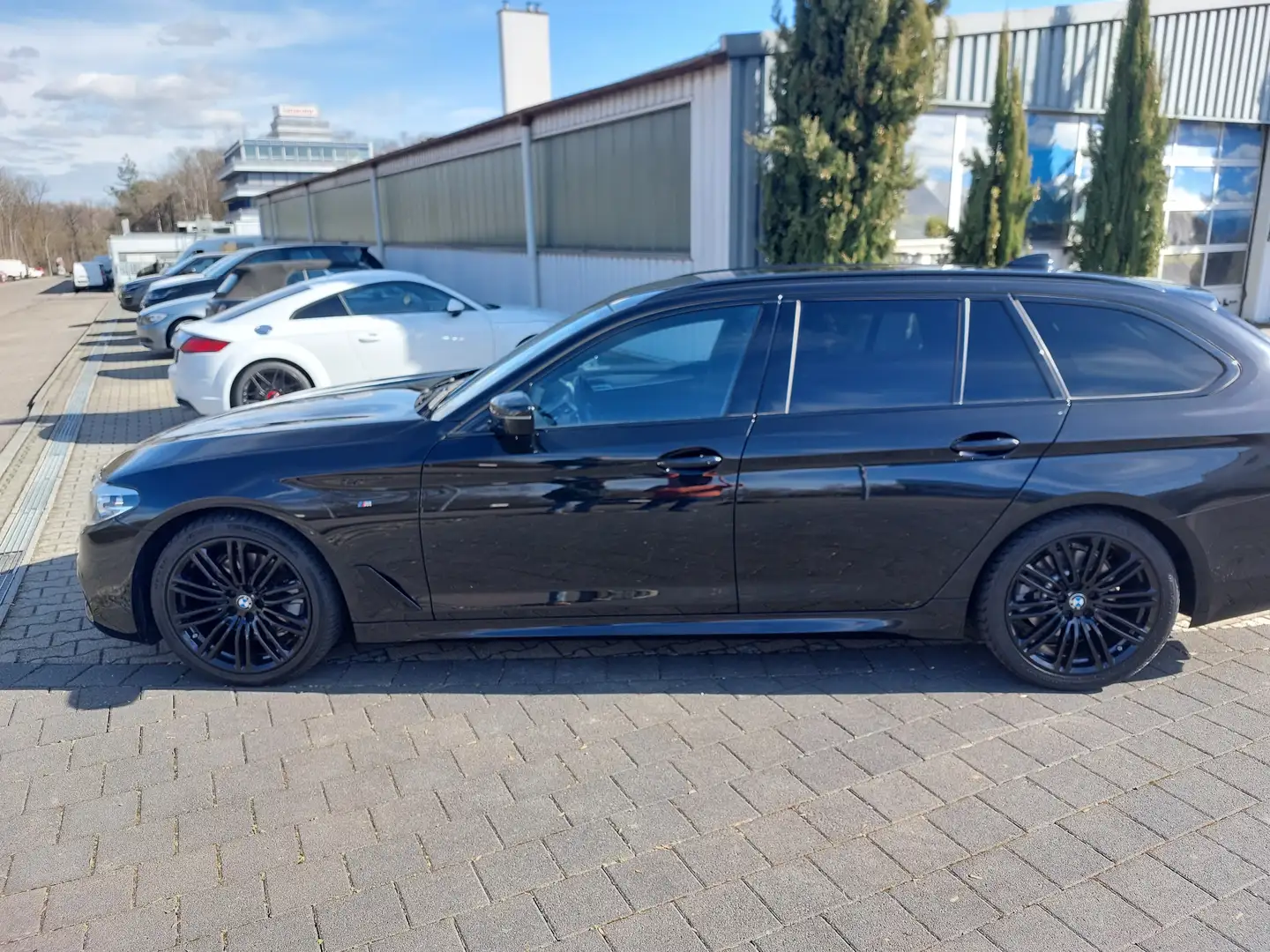 BMW 520 520i Touring Aut. M Sport Edition Zwart - 1