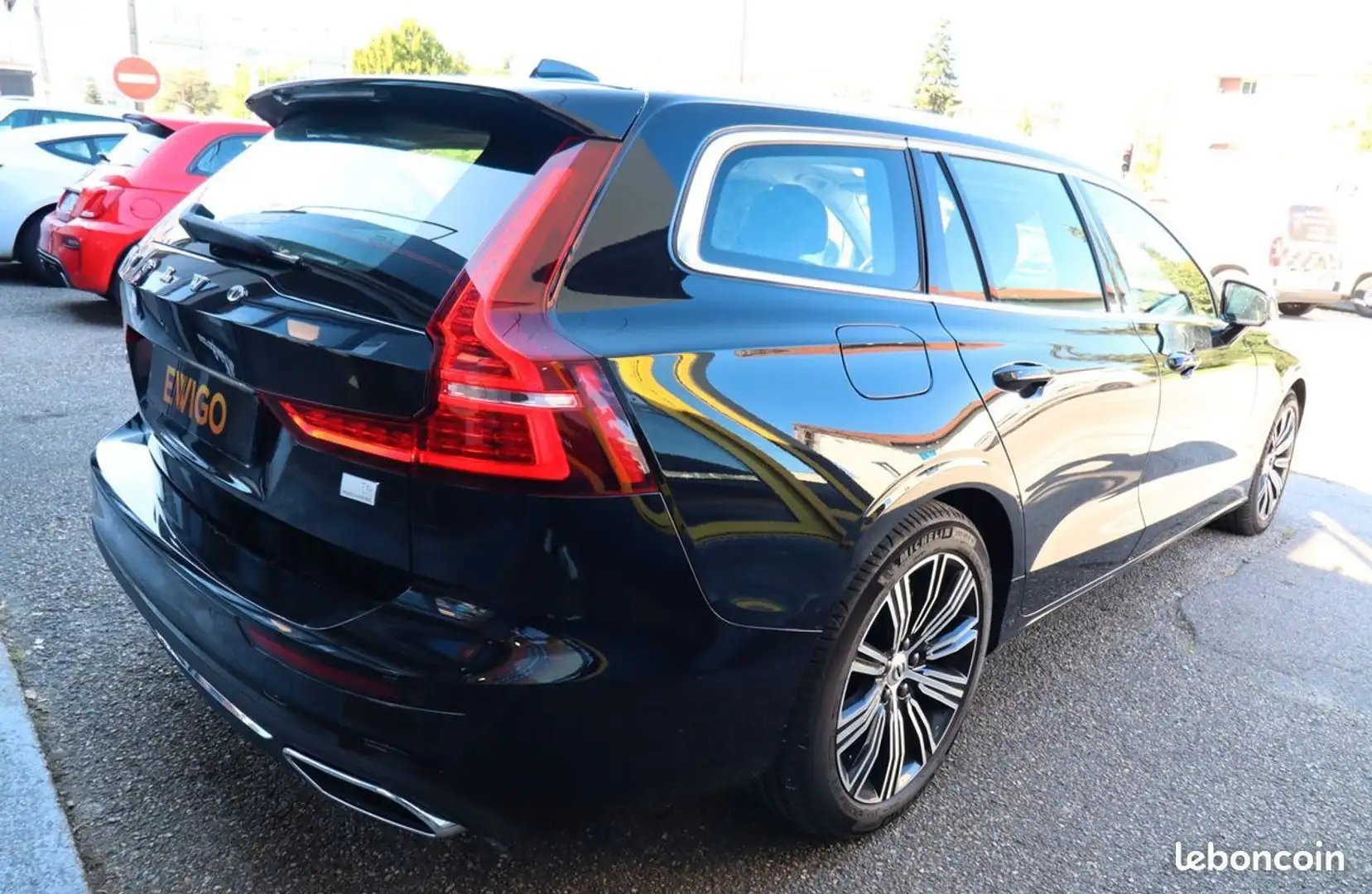 Volvo V60 2.0 t6 253 ch %2B 87 phev hybrid twin-engine 11.6kwh inscription luxe awd geartronic bva Schwarz - 2