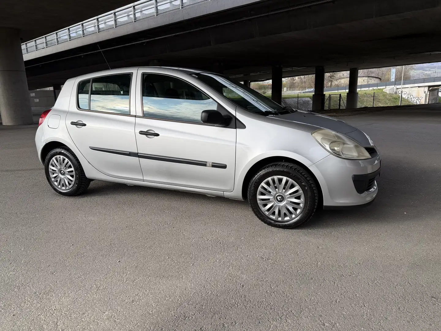 Renault Clio 1.2 16V Dynamique - 1