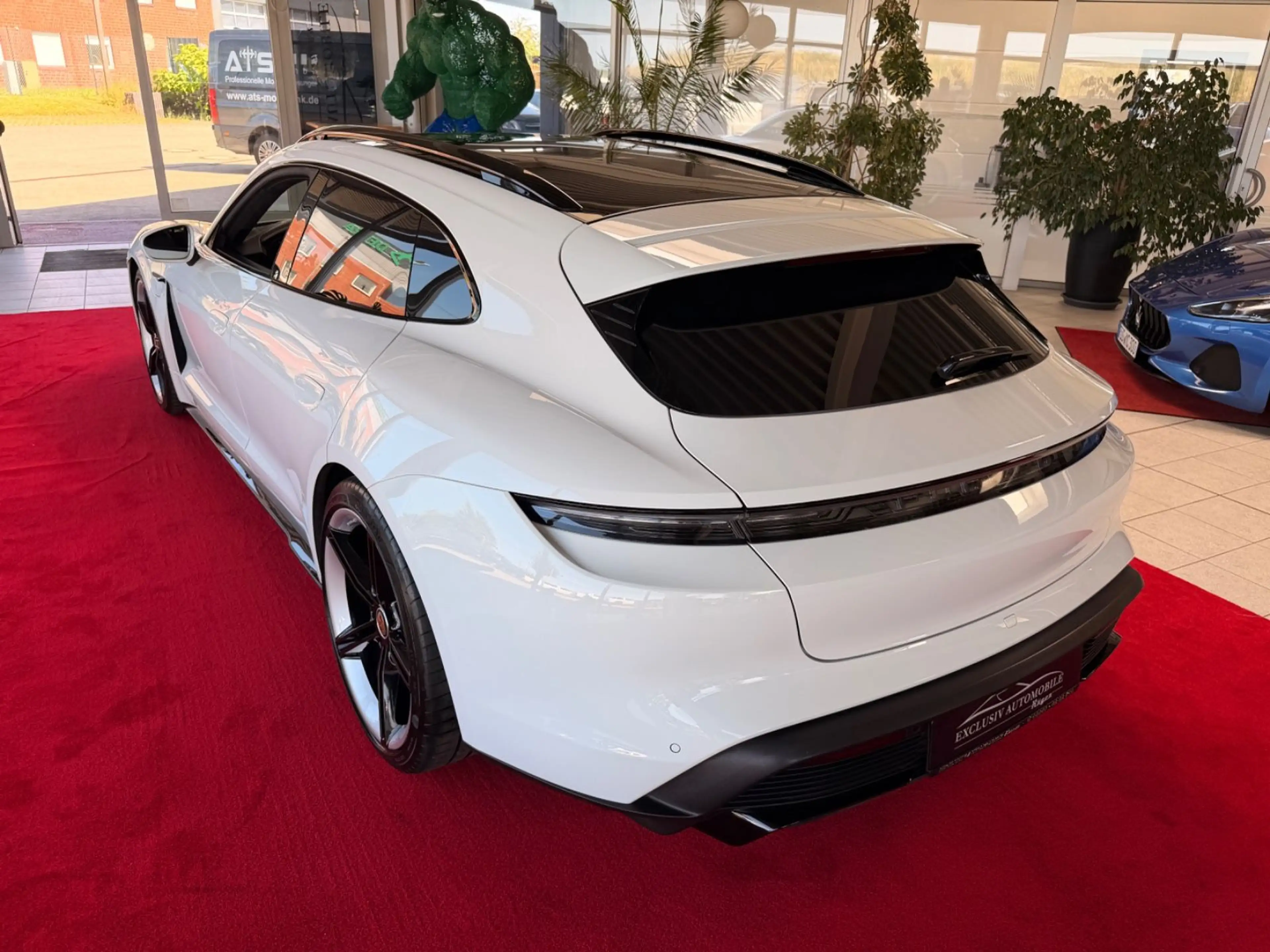 Porsche Taycan Sport Turismo GTS PDCC Headup Approved — photo 12