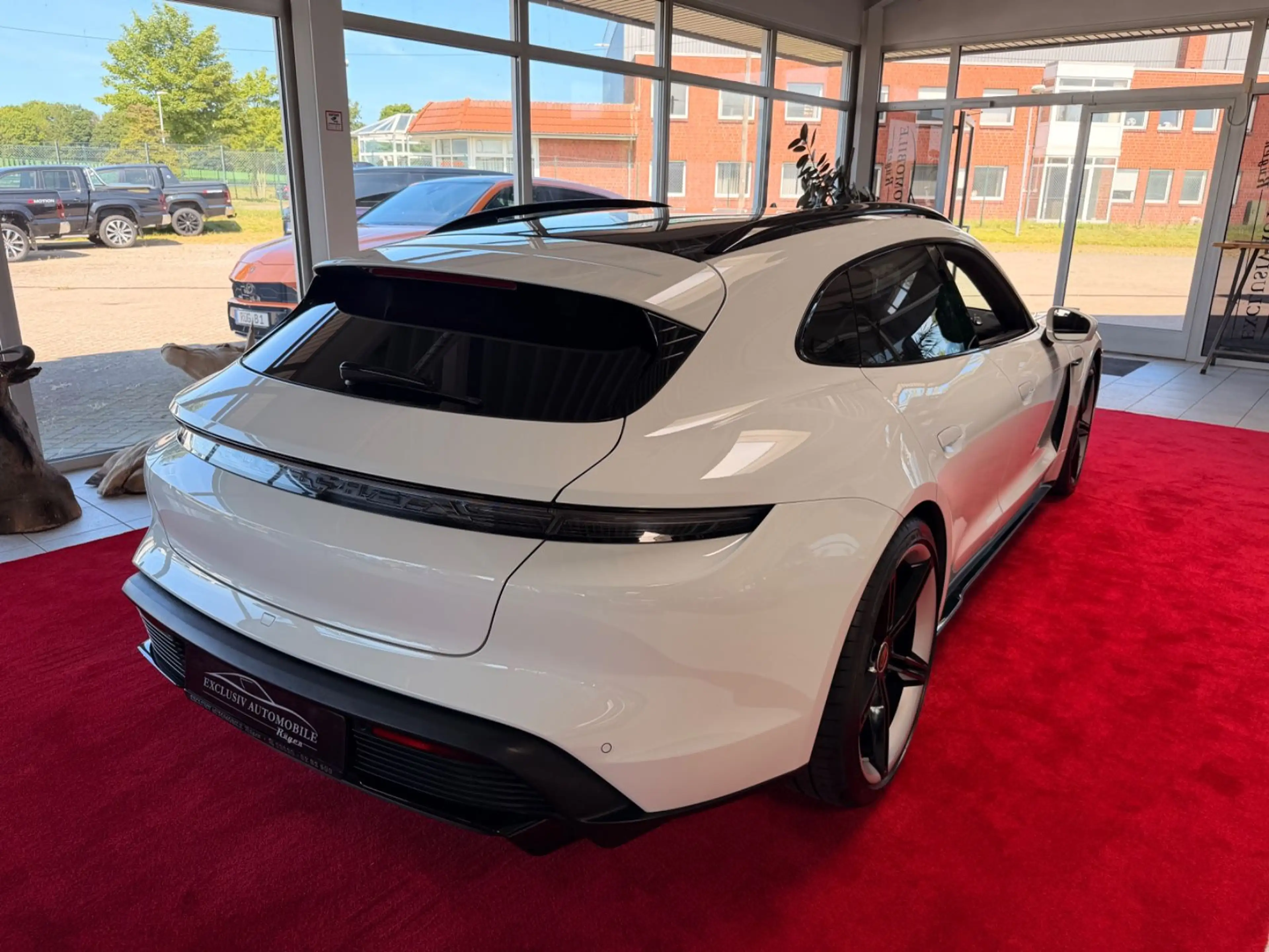 Porsche Taycan Sport Turismo GTS PDCC Headup Approved — photo 9