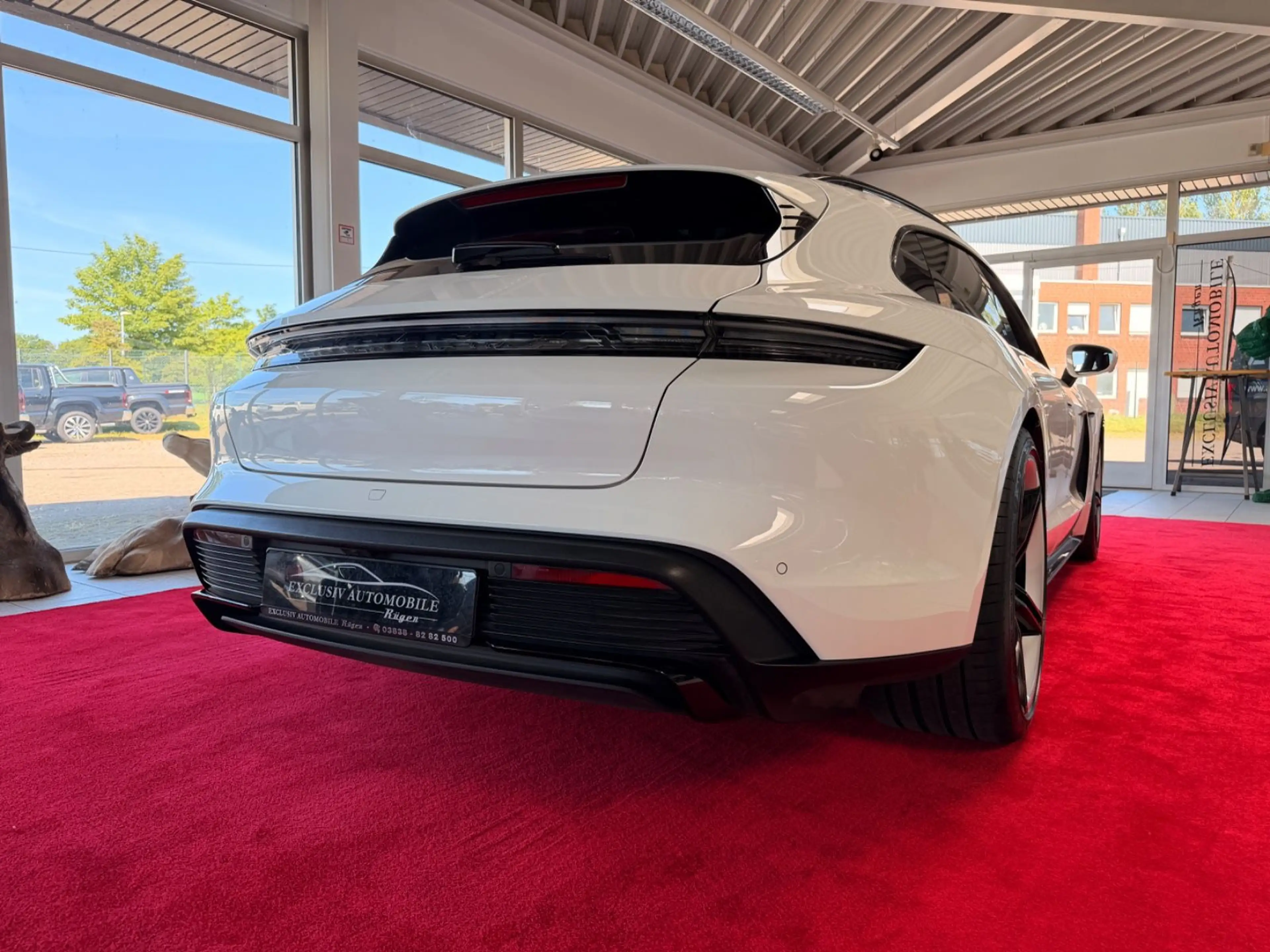 Porsche Taycan Sport Turismo GTS PDCC Headup Approved — photo 8