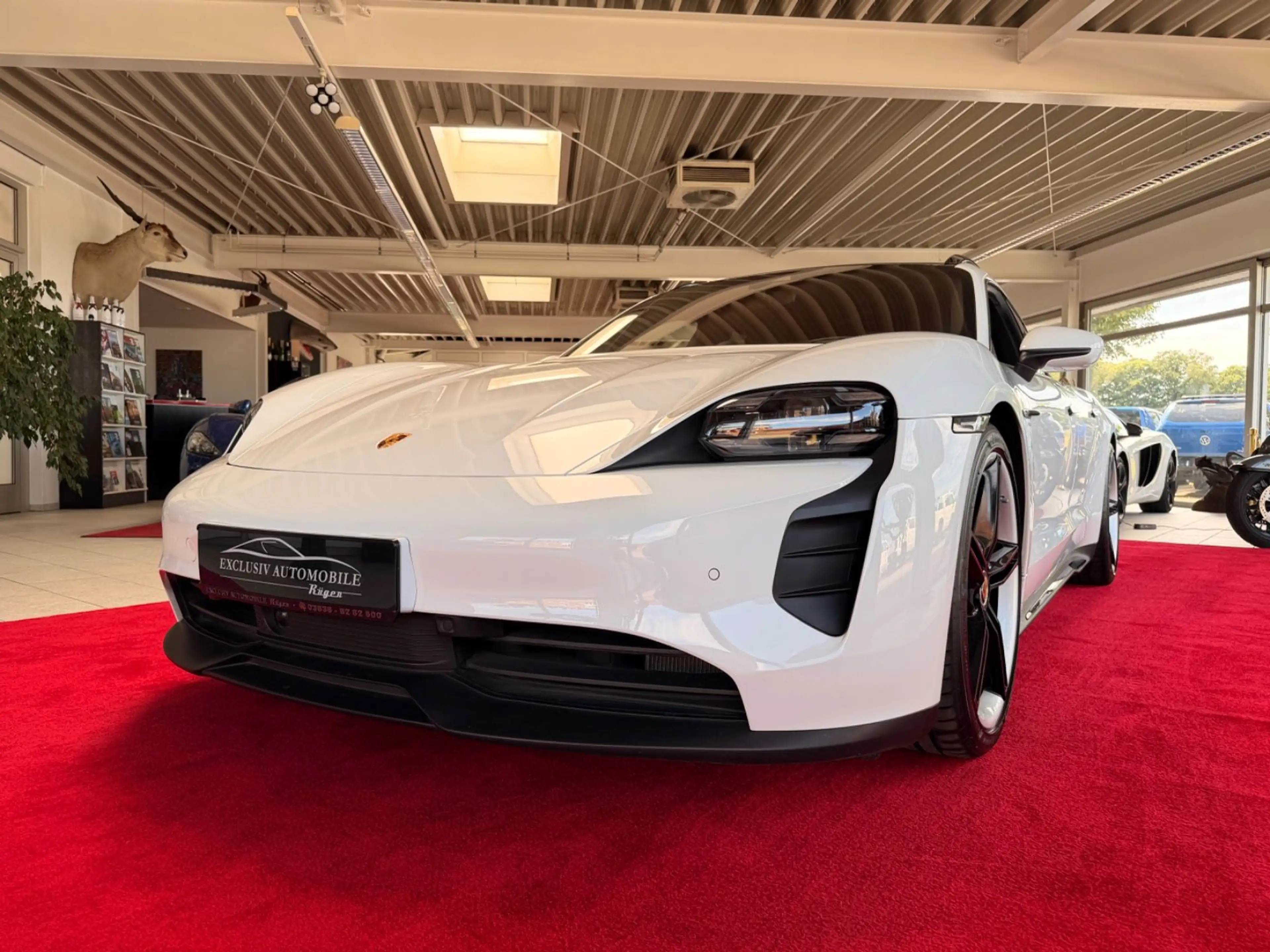 Porsche Taycan Sport Turismo GTS PDCC Headup Approved