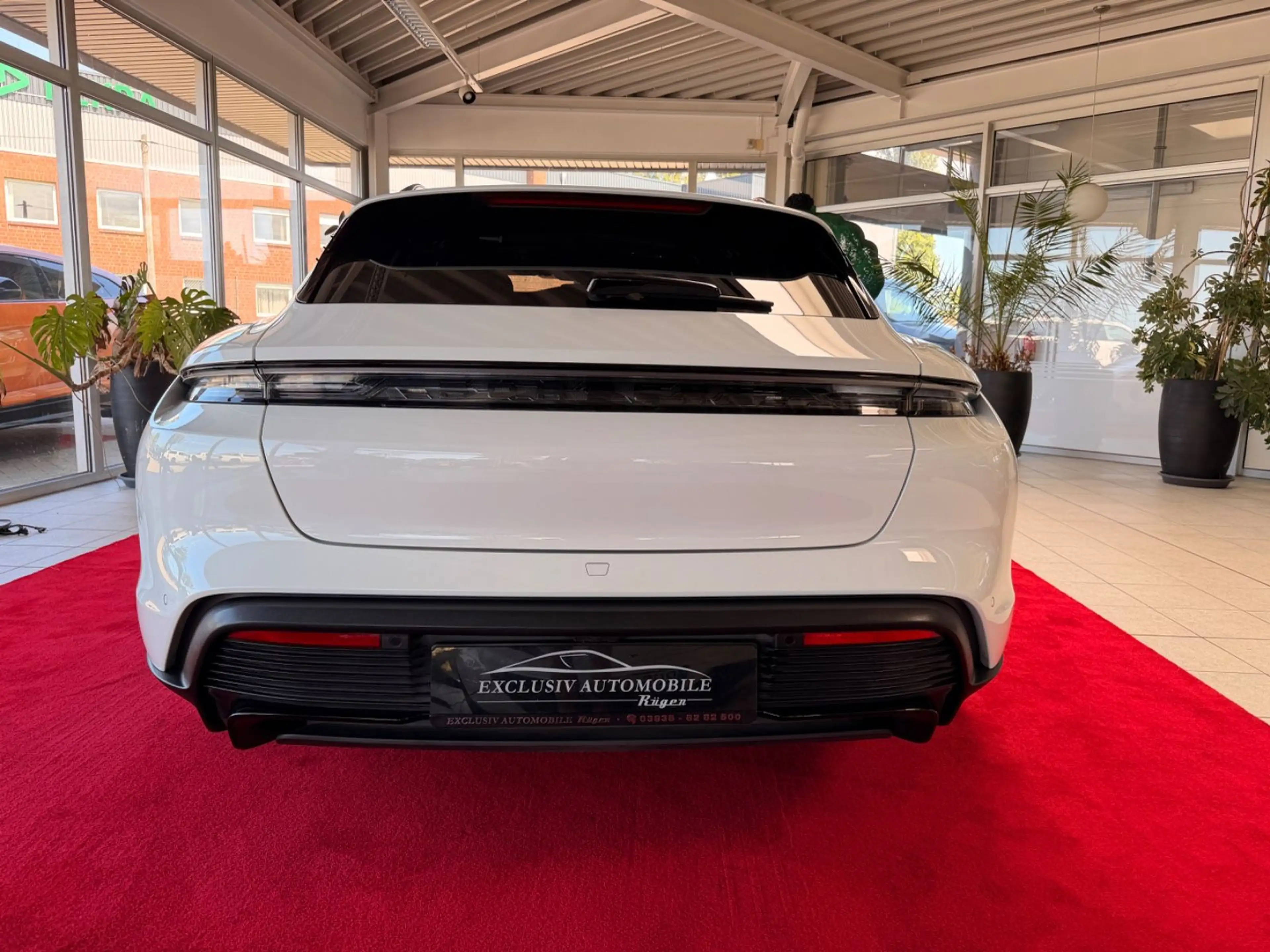 Porsche Taycan Sport Turismo GTS PDCC Headup Approved — photo 10