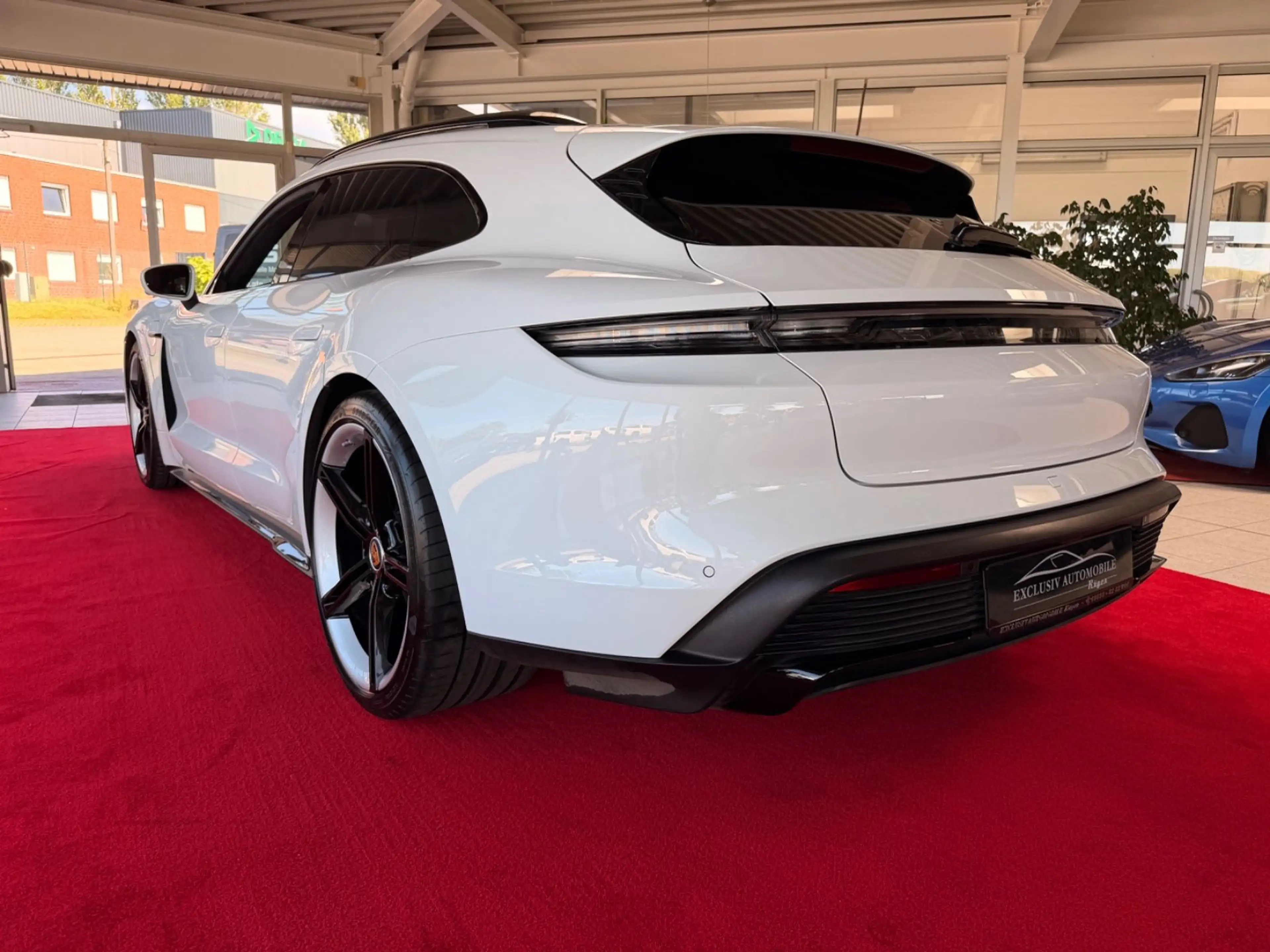 Porsche Taycan Sport Turismo GTS PDCC Headup Approved — photo 11