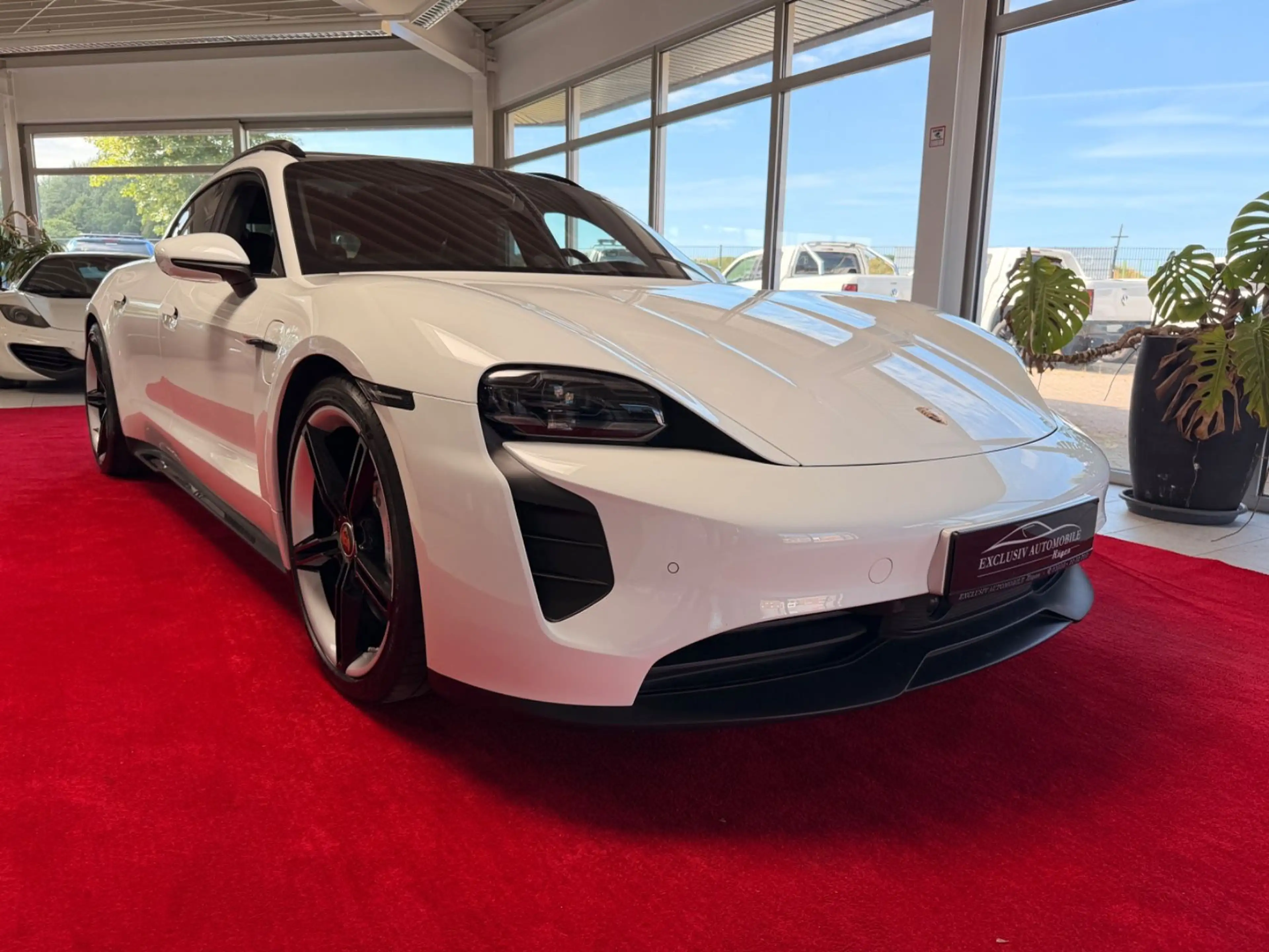 Porsche Taycan Sport Turismo GTS PDCC Headup Approved — photo 4