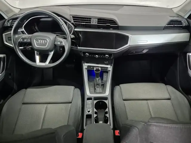 Audi Q3 view 8