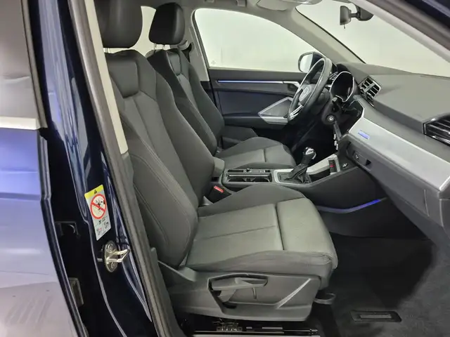 Audi Q3 view 10