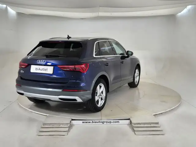 Audi Q3 view 4