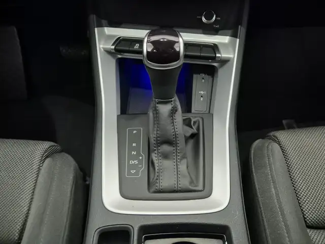 Audi Q3 view 11