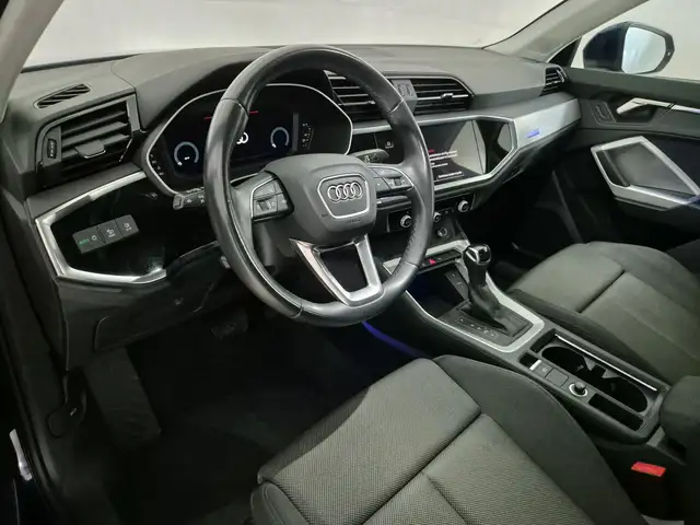 Audi Q3 view 6