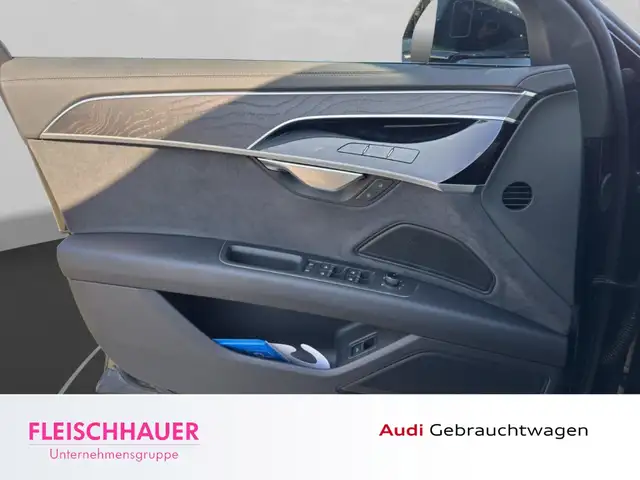 Audi A8 view 13