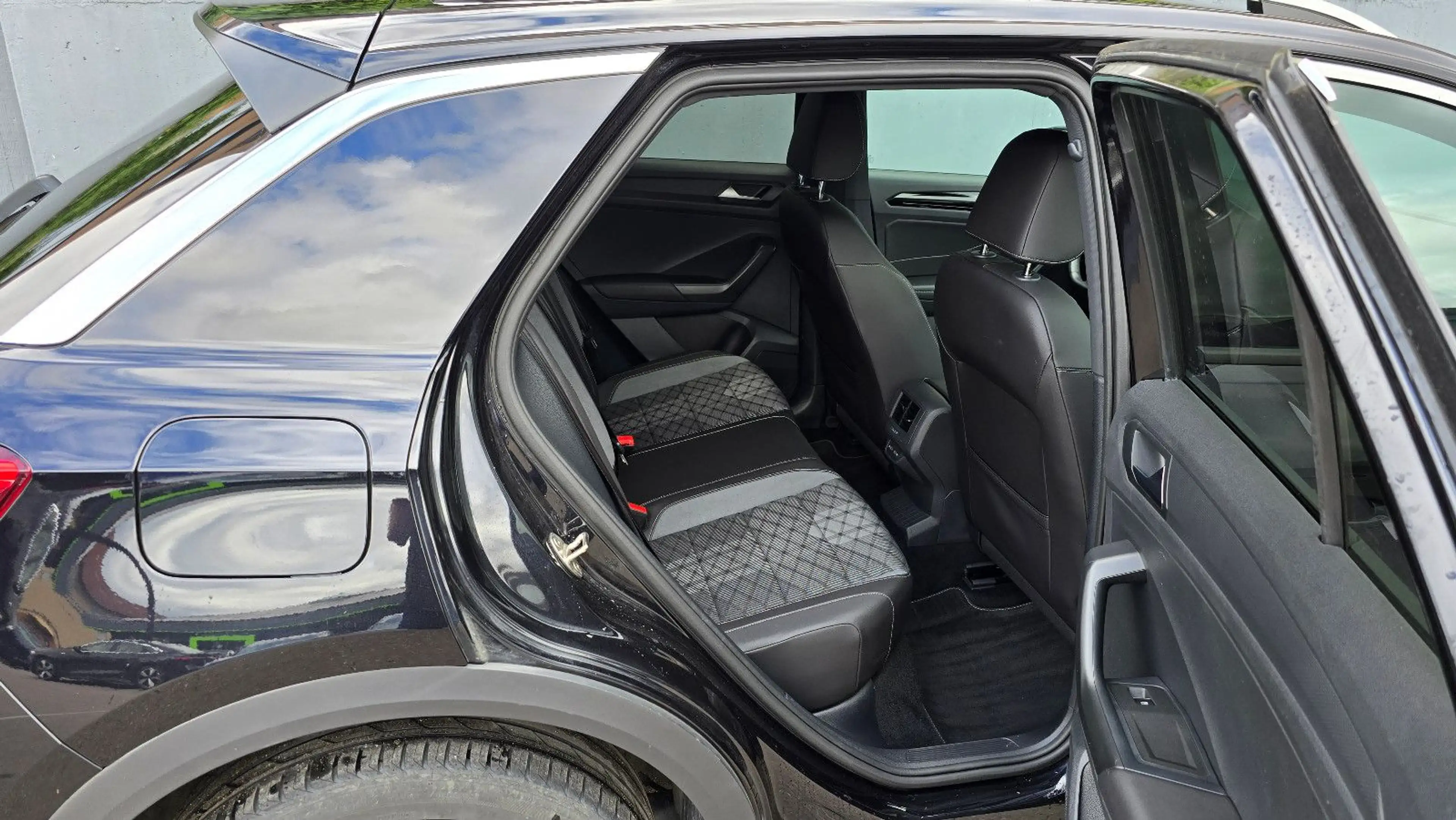 Volkswagen T-Roc 2.0 TDI DSG 3 x R-Line Virtual/ACC/K-less — photo 9