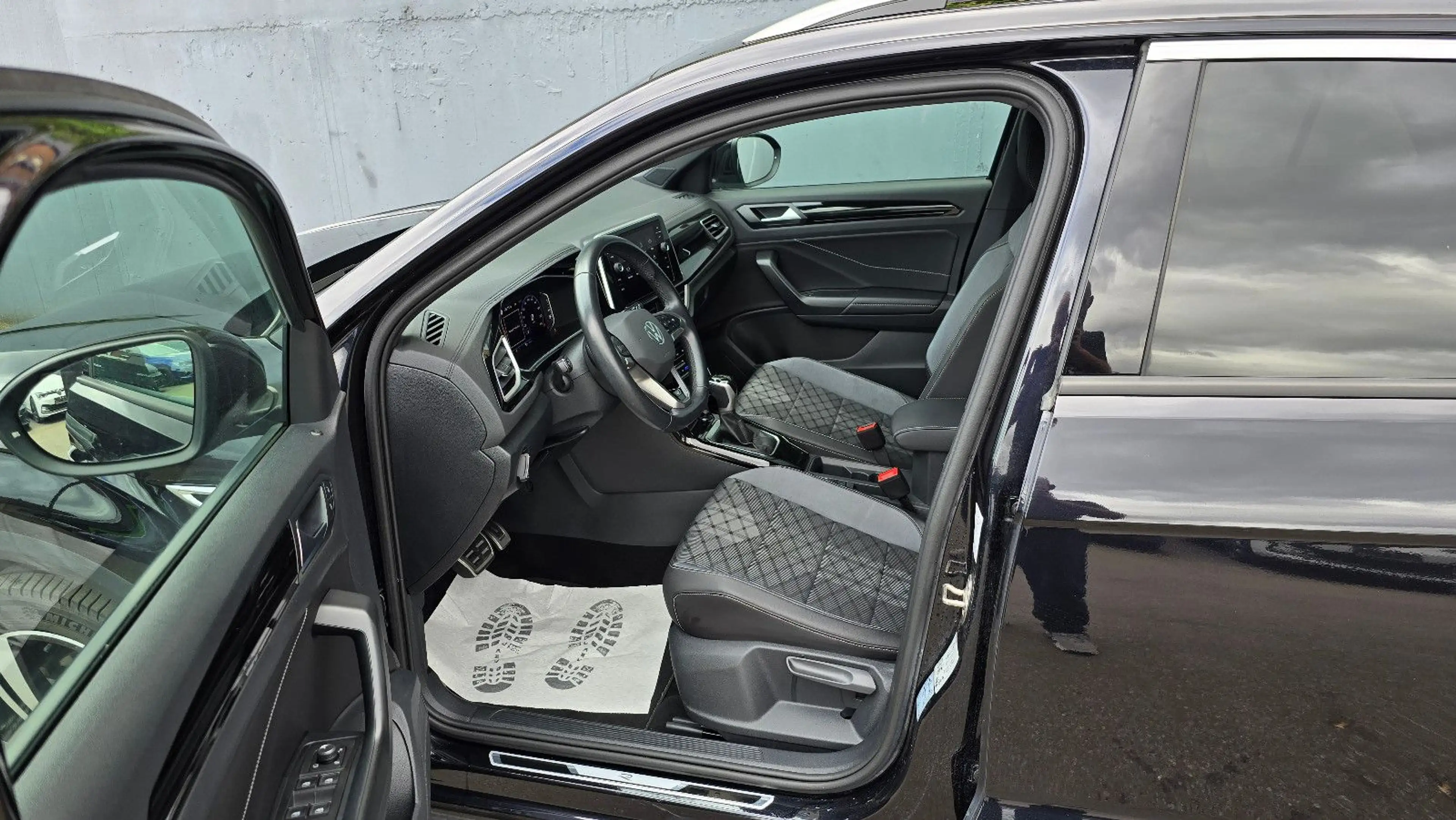 Volkswagen T-Roc 2.0 TDI DSG 3 x R-Line Virtual/ACC/K-less — photo 6