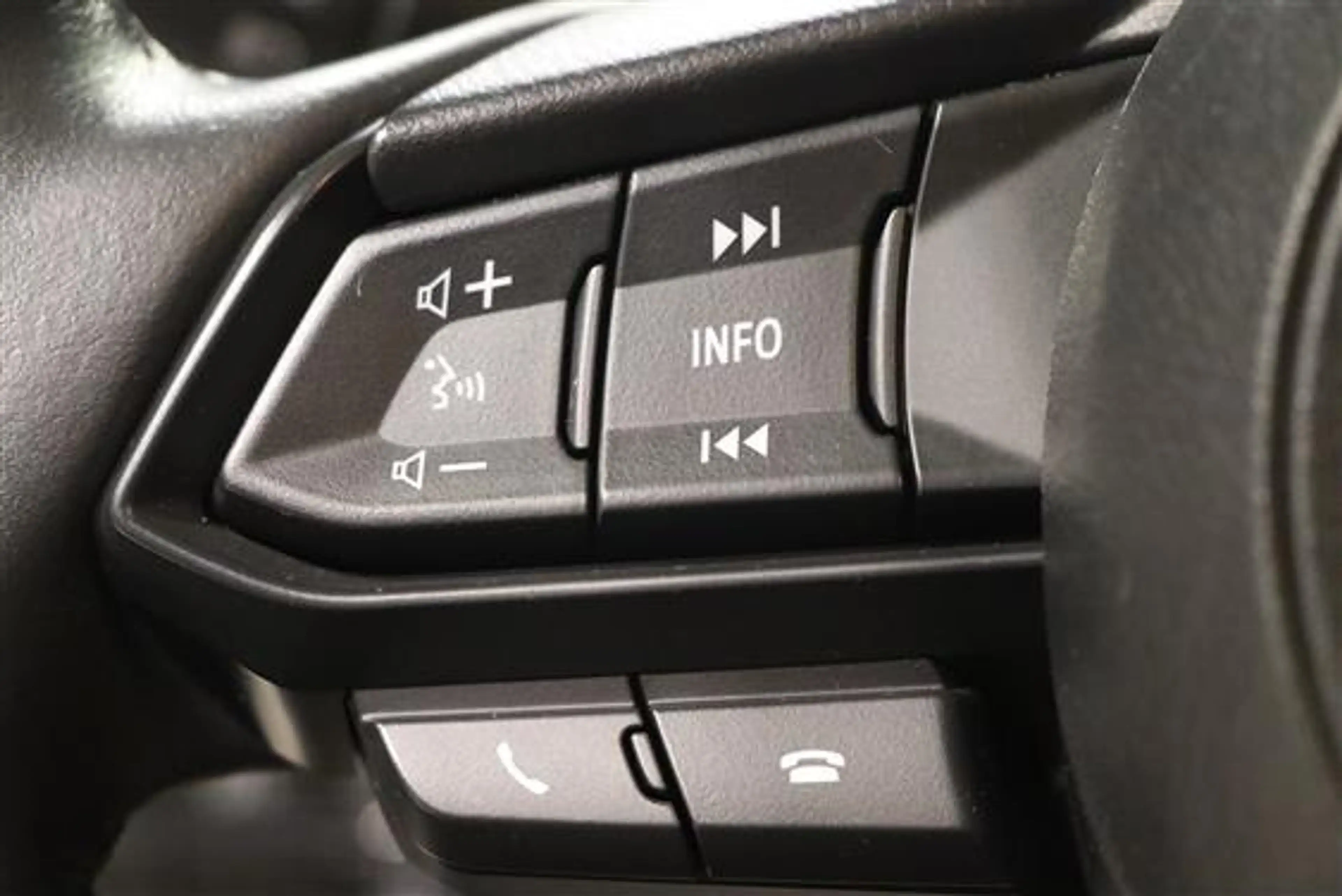Mazda 2 E-SKYACTIV G HOMURA — photo 15