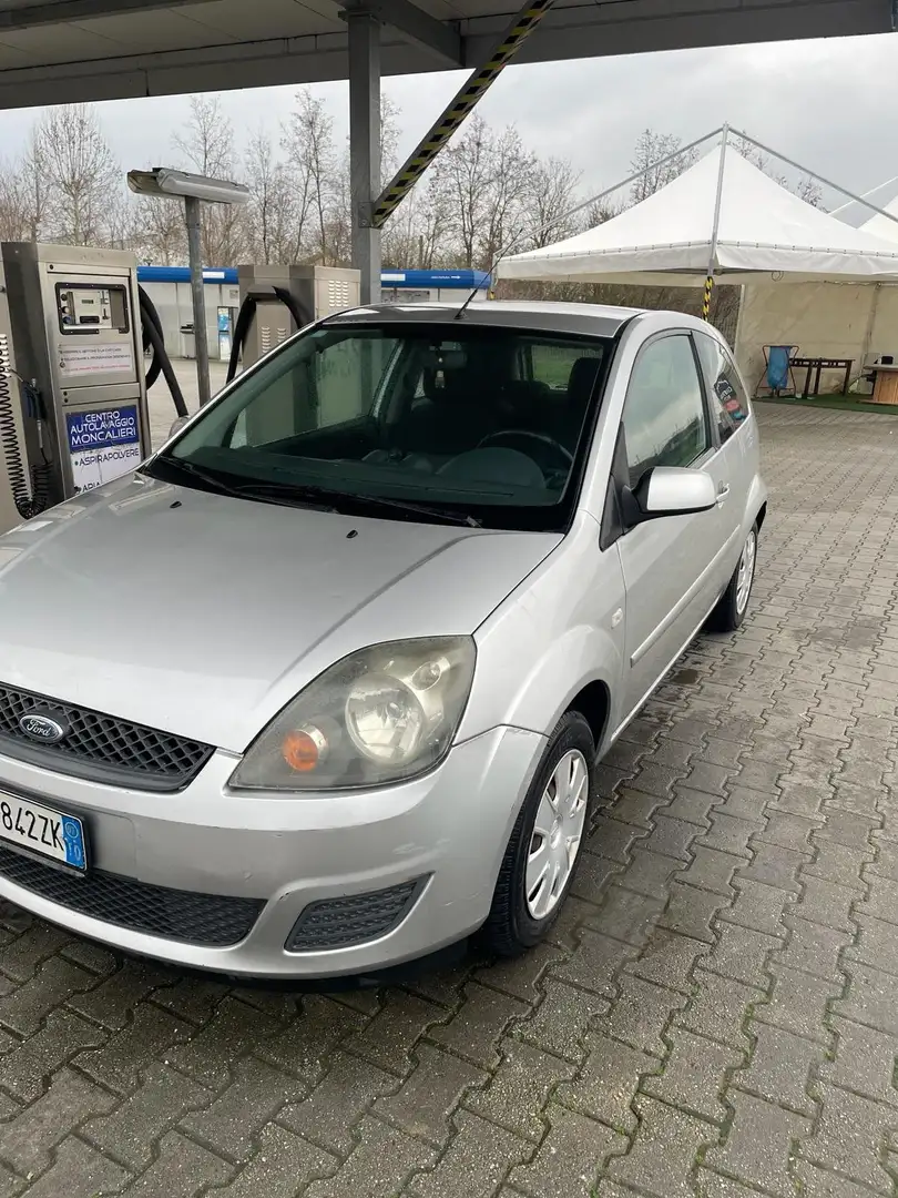 Ford Fiesta 3 porte Argento - 2