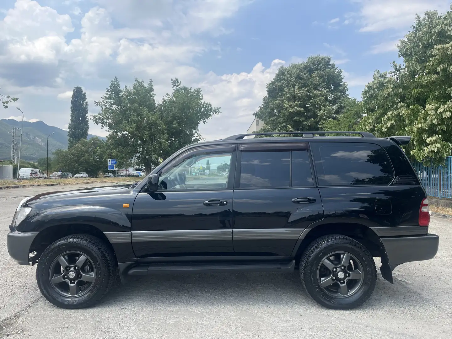 Toyota Land Cruiser 100 Executive - 2