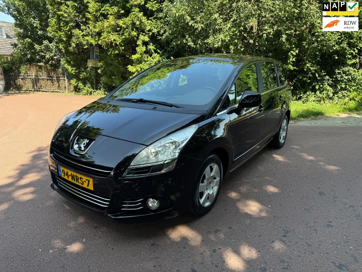 Peugeot 5008 1.6 THP ST 5p. / Navi / Pano / Automaat / Leder Zwart - 1