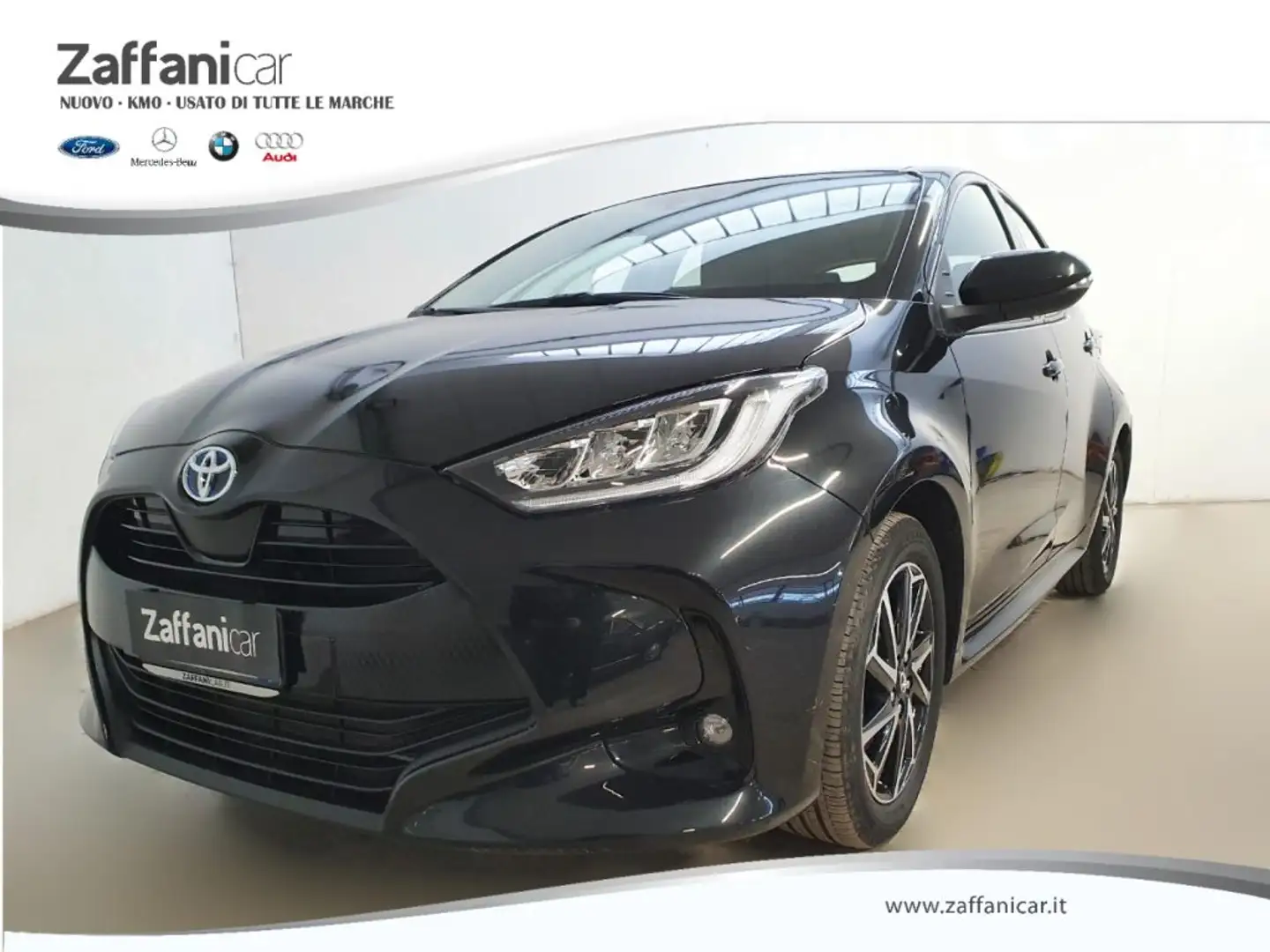 Toyota Yaris 1.5 Hybrid 5 porte Trend AUTOMATICA NEOPATENTATI Zwart - 1