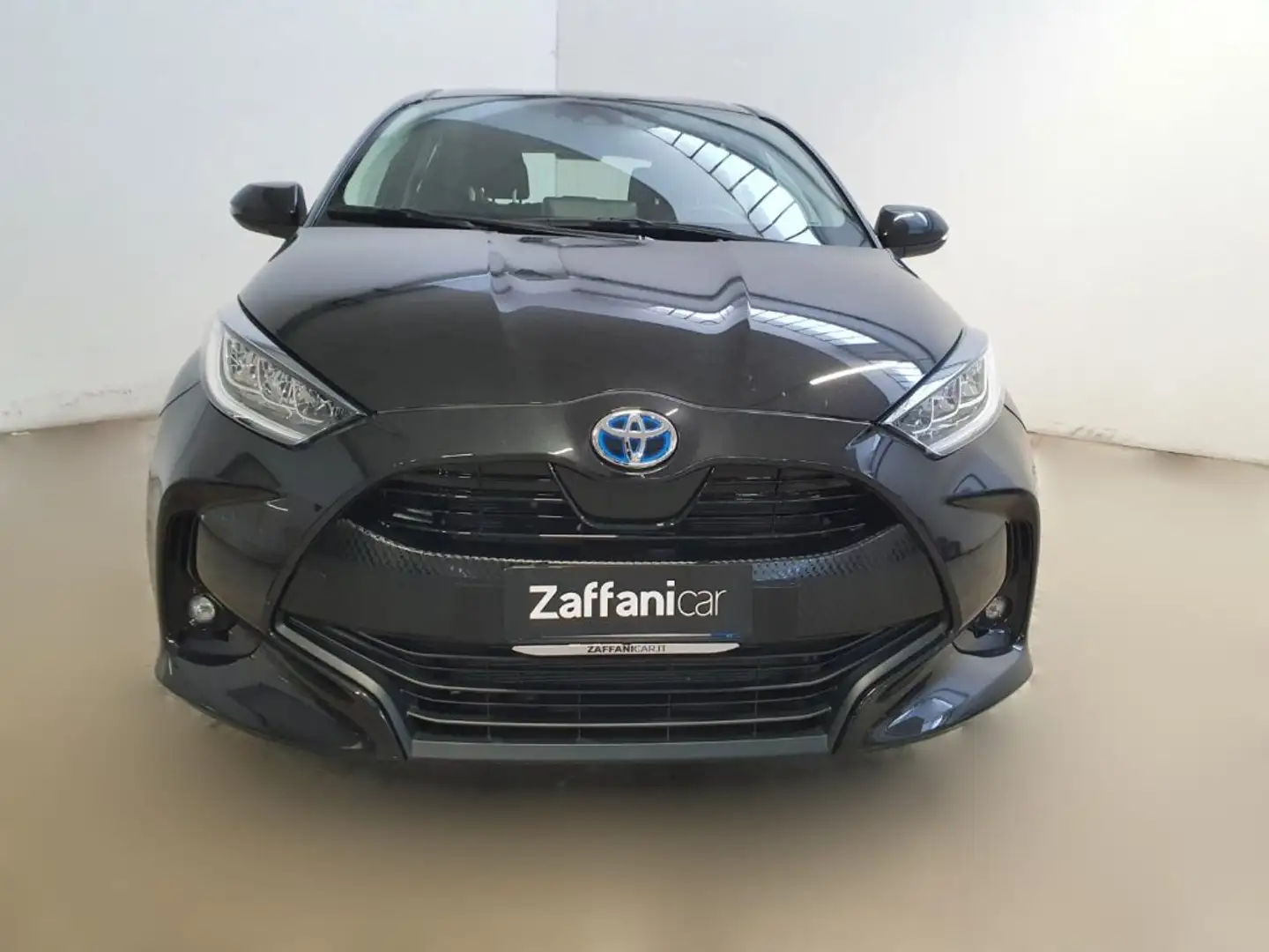 Toyota Yaris 1.5 Hybrid 5 porte Trend AUTOMATICA NEOPATENTATI Zwart - 2