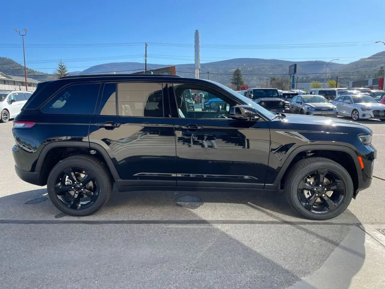 Jeep Grand Cherokee снимка Jeep Grand Cherokee