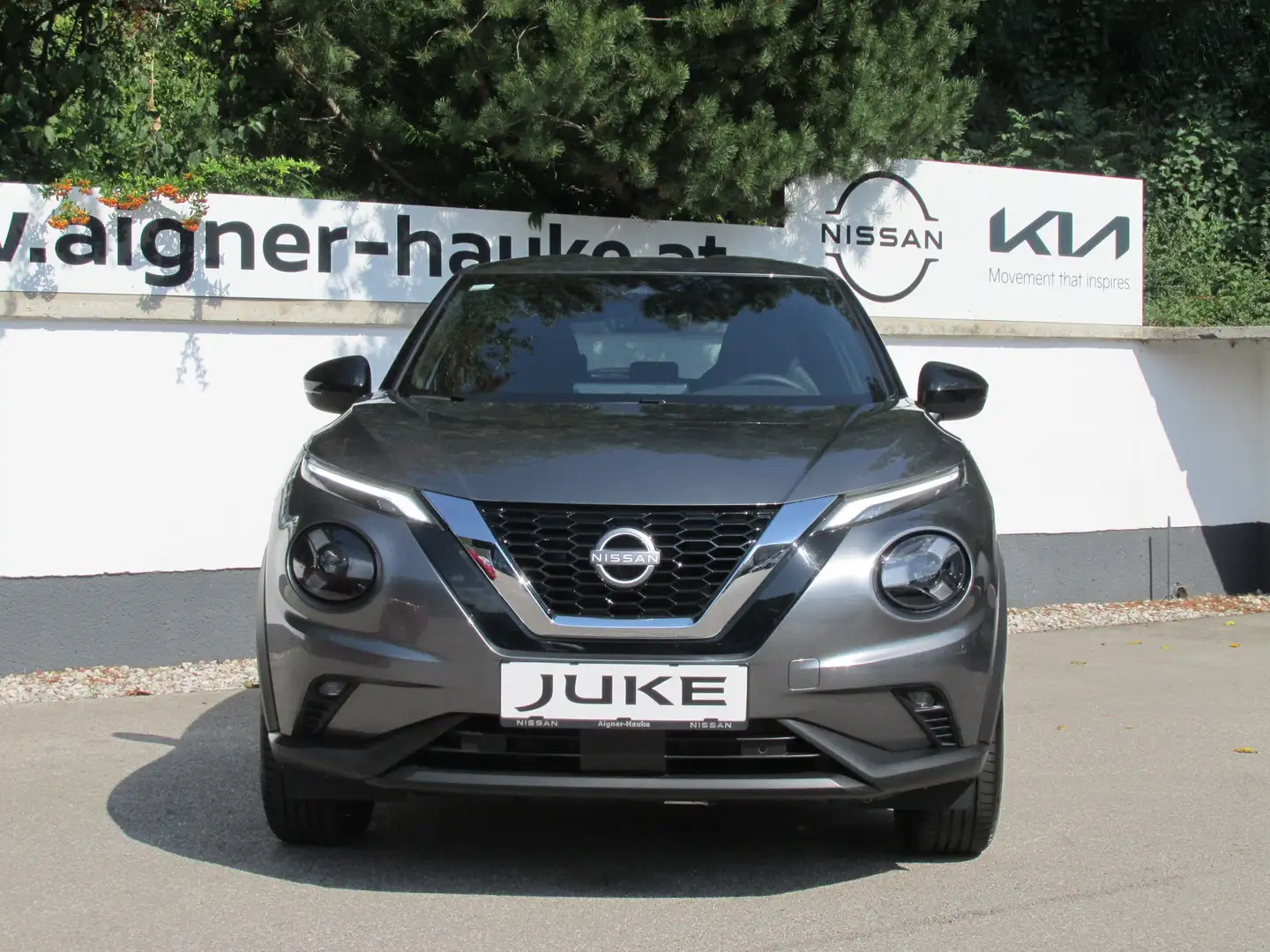 Nissan Juke 1,0 DIG-T N-Connecta+ Sommeraktion!! Grau - 2