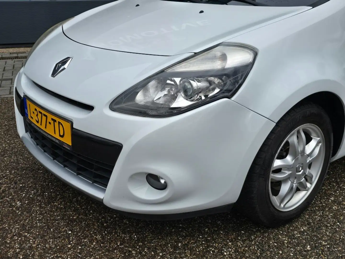 Renault Clio Estate 1.2 TCE Authentique NAVI PANORAMADAK AIRCO! Weiß - 2