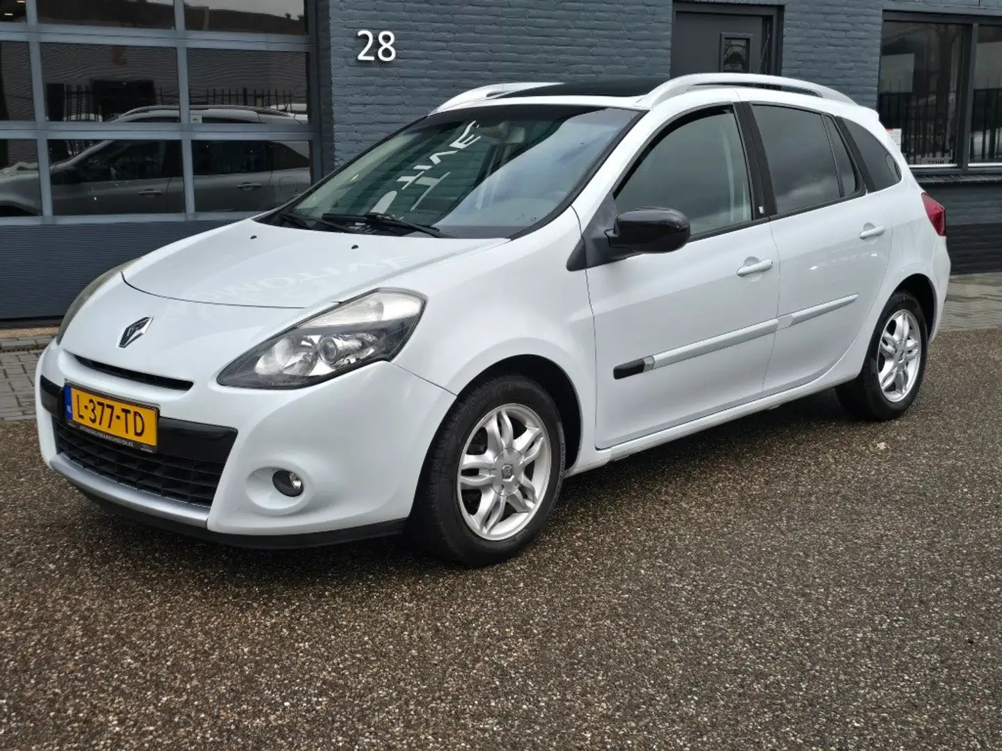 Renault Clio Estate 1.2 TCE Authentique NAVI PANORAMADAK AIRCO! Weiß - 1