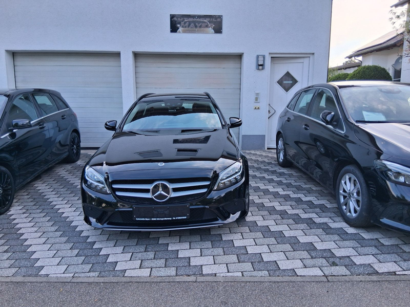 Mercedes-Benz C 220 d T Modell mit AVANTGARDE Motorhaube