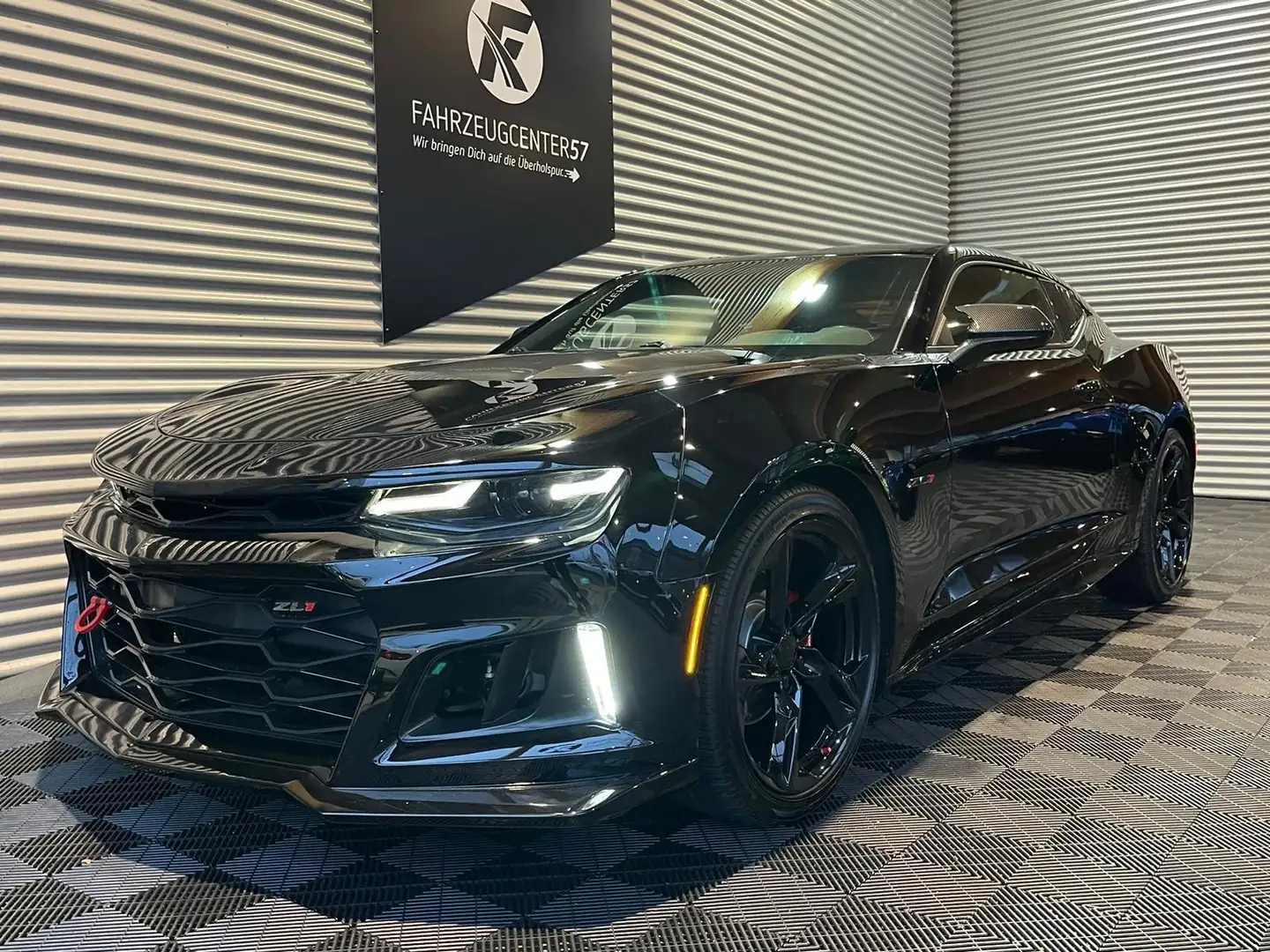 Chevrolet Camaro 2.0L ZL1 Optik/RFK/LED/CARPLAY/FERNSTART Чёрный - 2