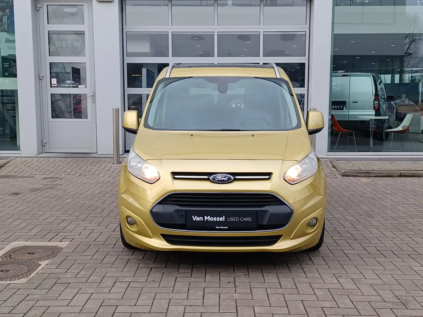 Ford Grand Tourneo Connect 1.6 EcoBoost 112kW Aut. Titanium Geel - 2