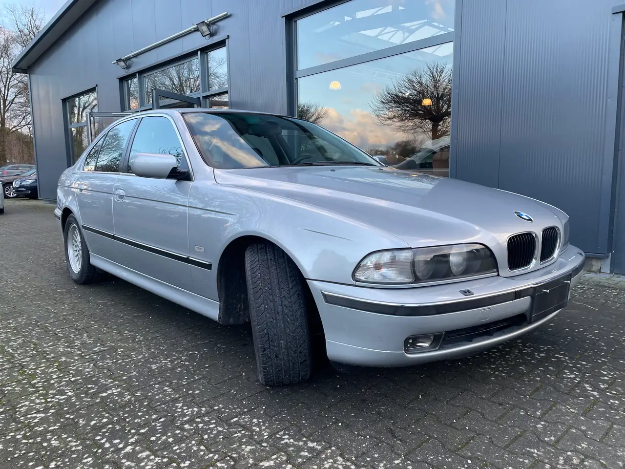 BMW 528